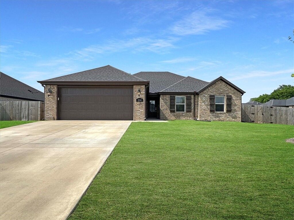 Property Photo: 214 Pennsylvania Avenue AR 72730