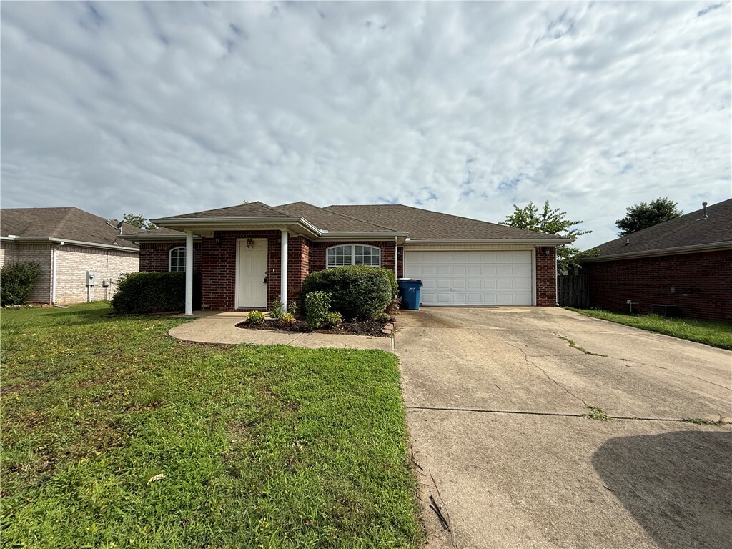 Property Photo:  3902 SW Moline Avenue  AR 72712 