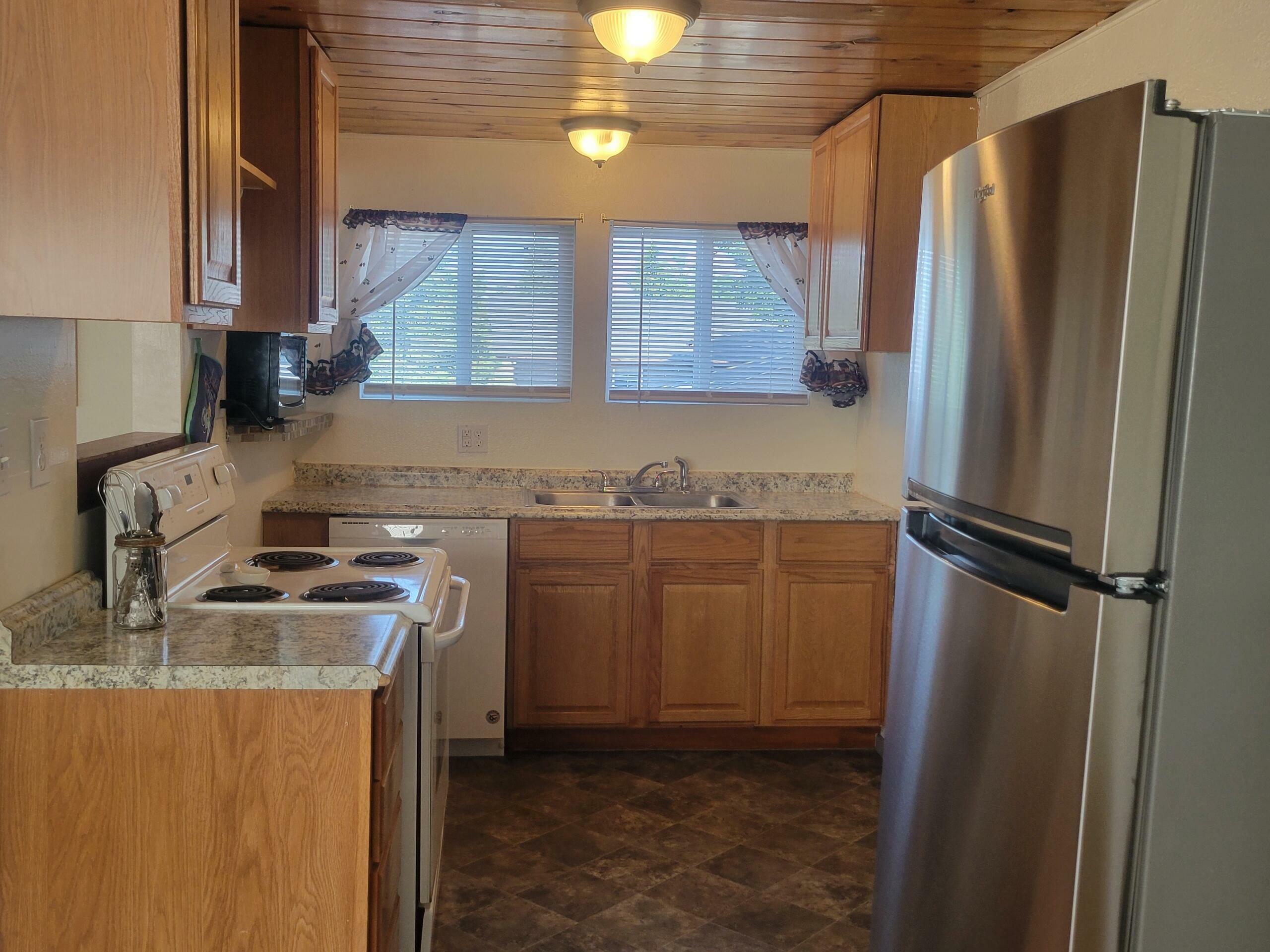 Property Photo: 1025 Prescott Street OR 97601