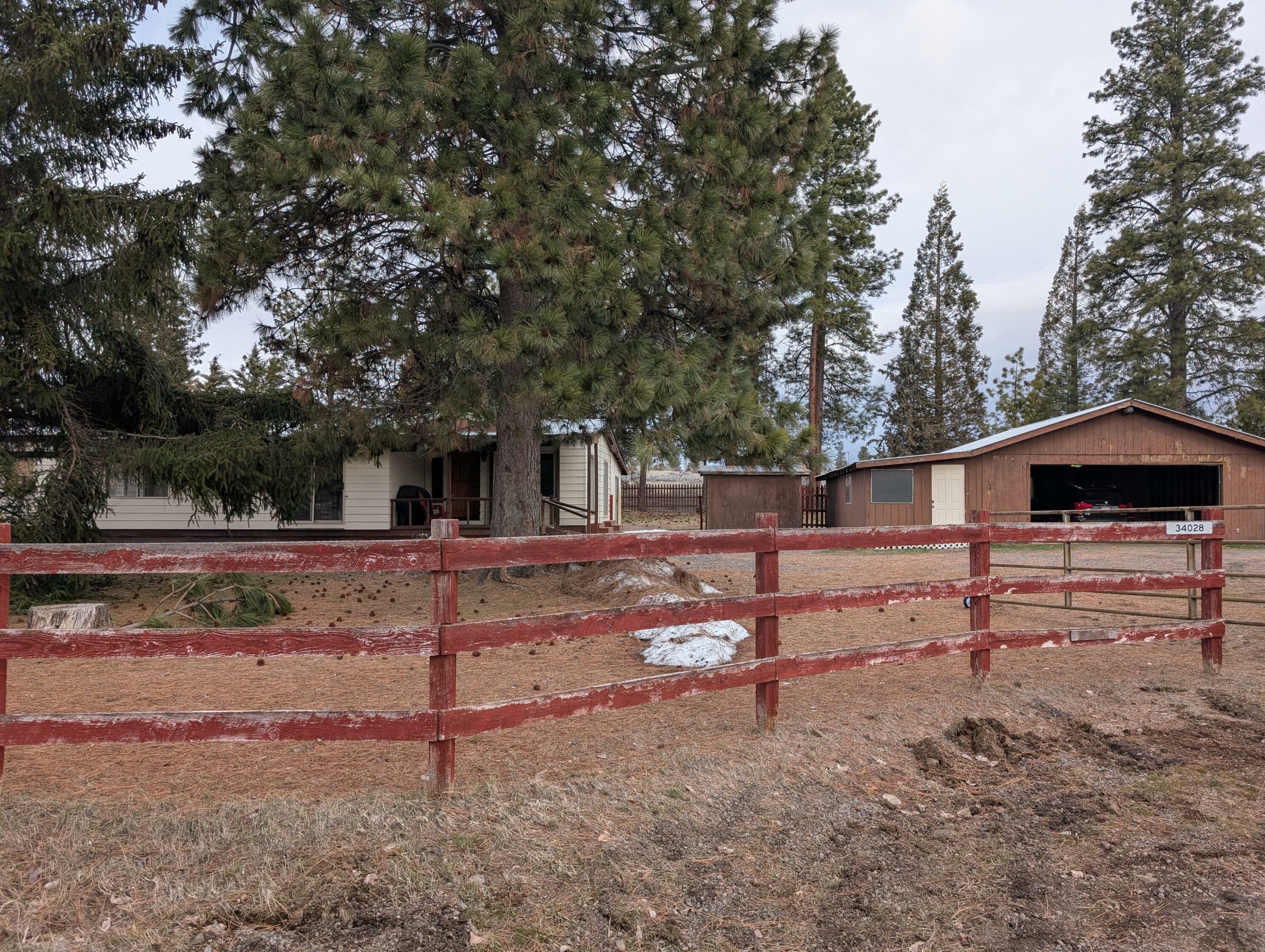 Property Photo: 34028 Lallacks Court OR 97624