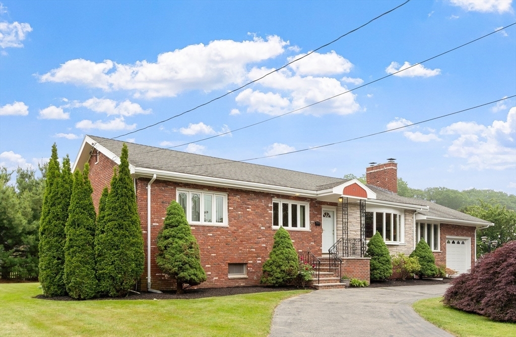 Property Photo: 21 Laurine Rd MA 01906