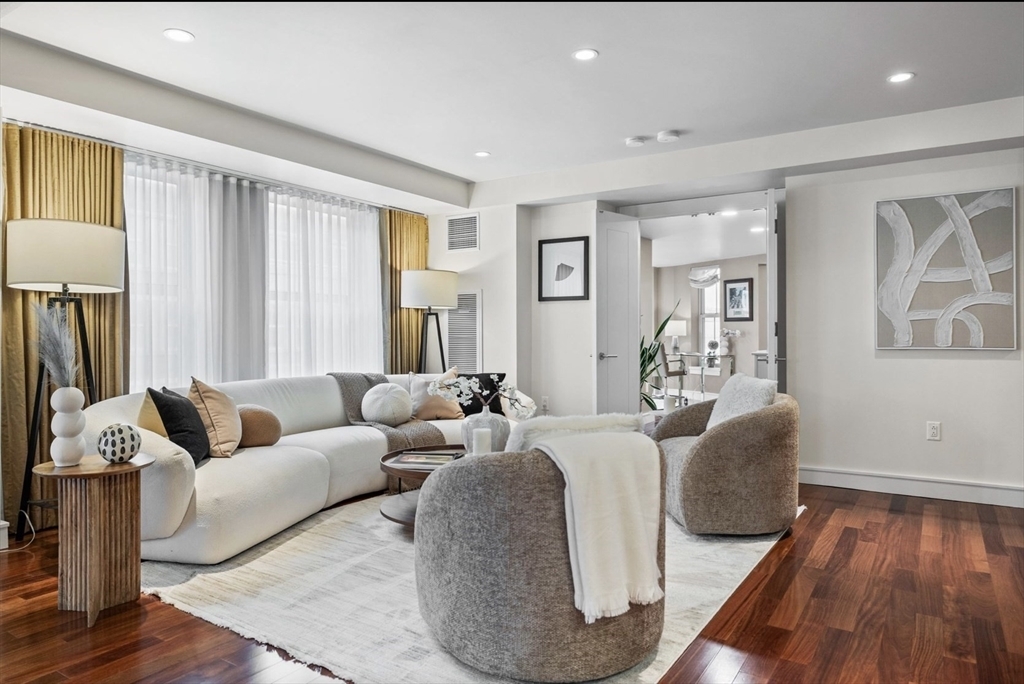 Property Photo:  4 Battery Wharf 4504  MA 02109 