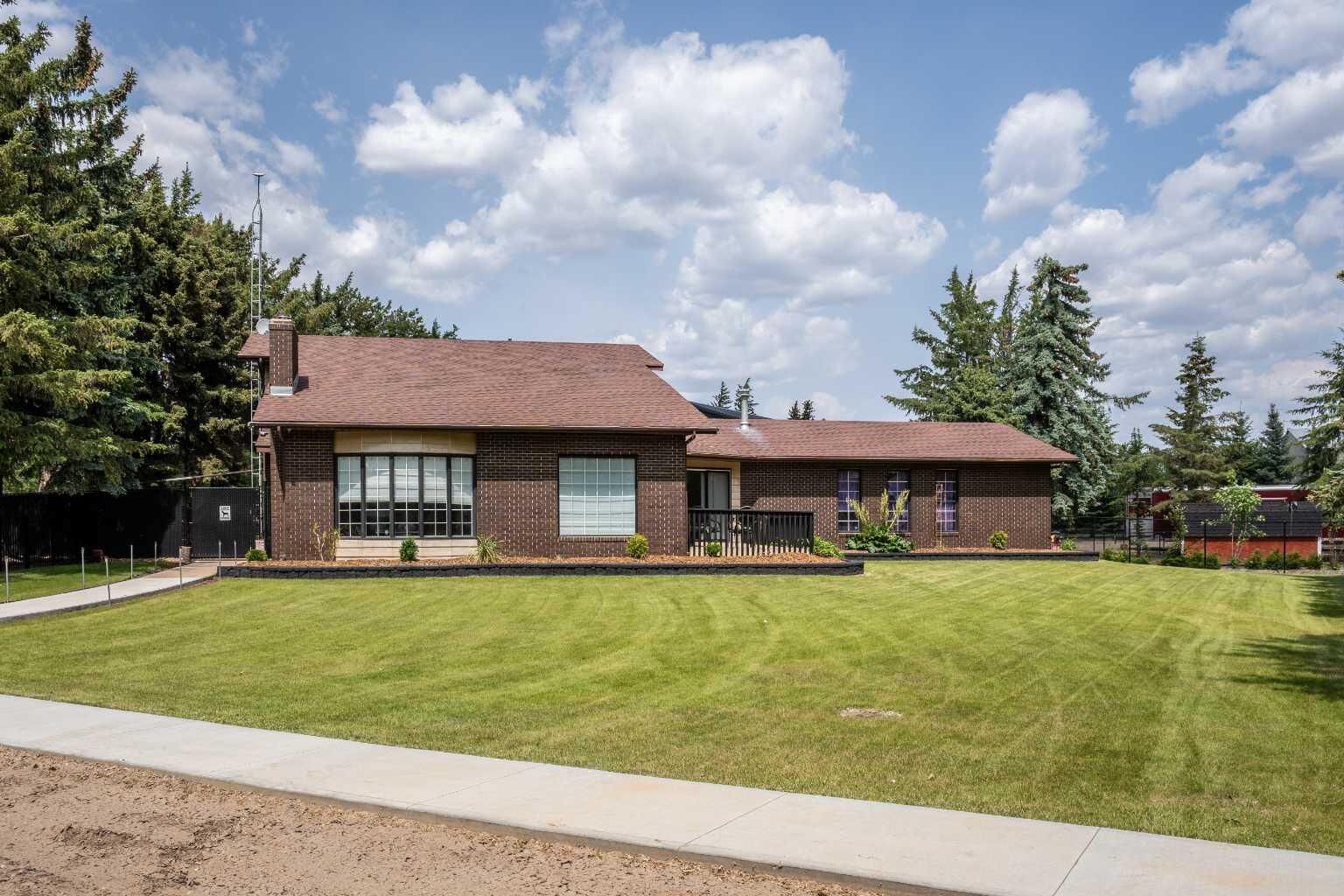 Property Photo: 119 3rd Avenue W AB T0B 0A0