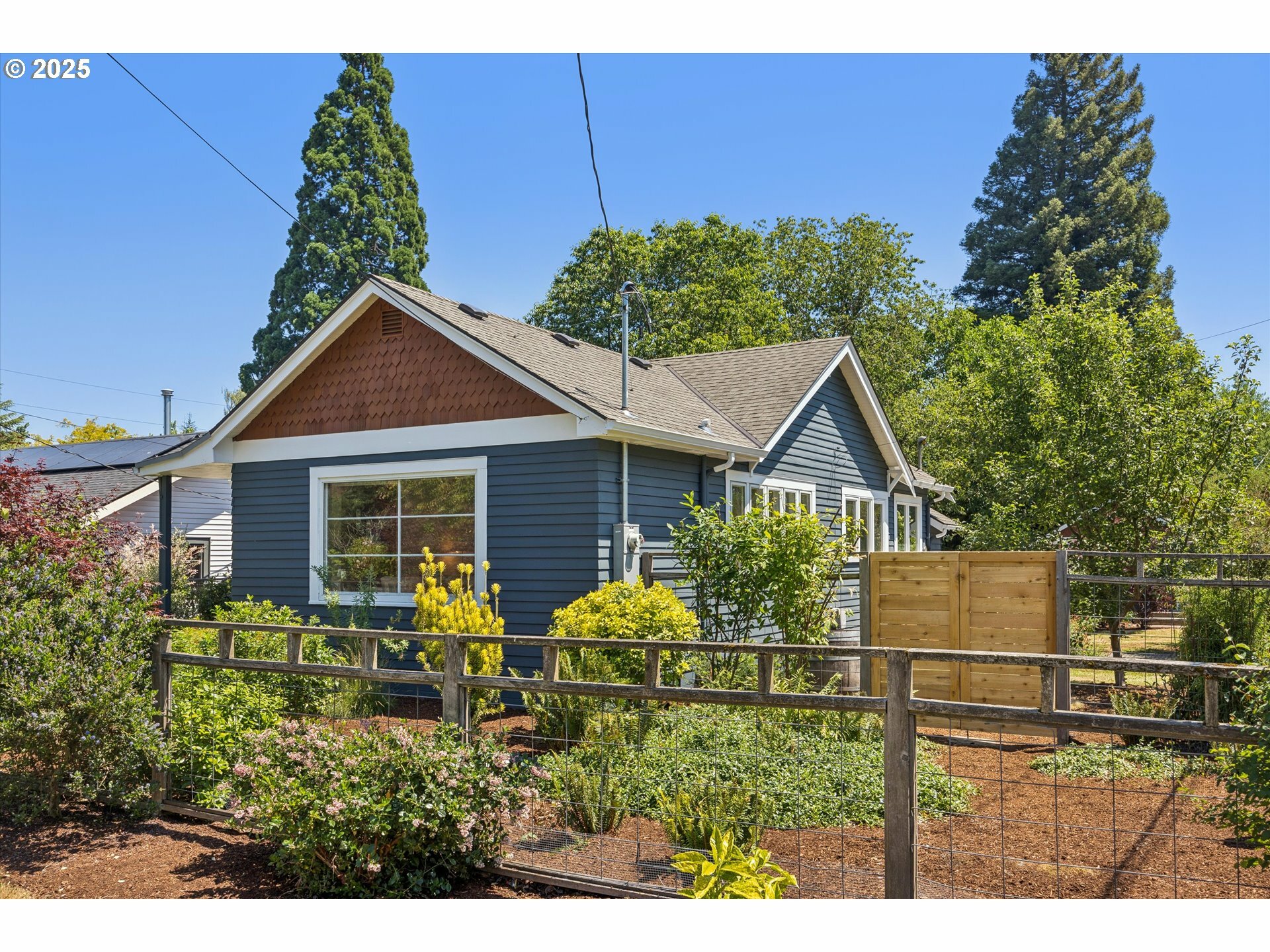 Property Photo: 5308 NE 60th Ave OR 97218