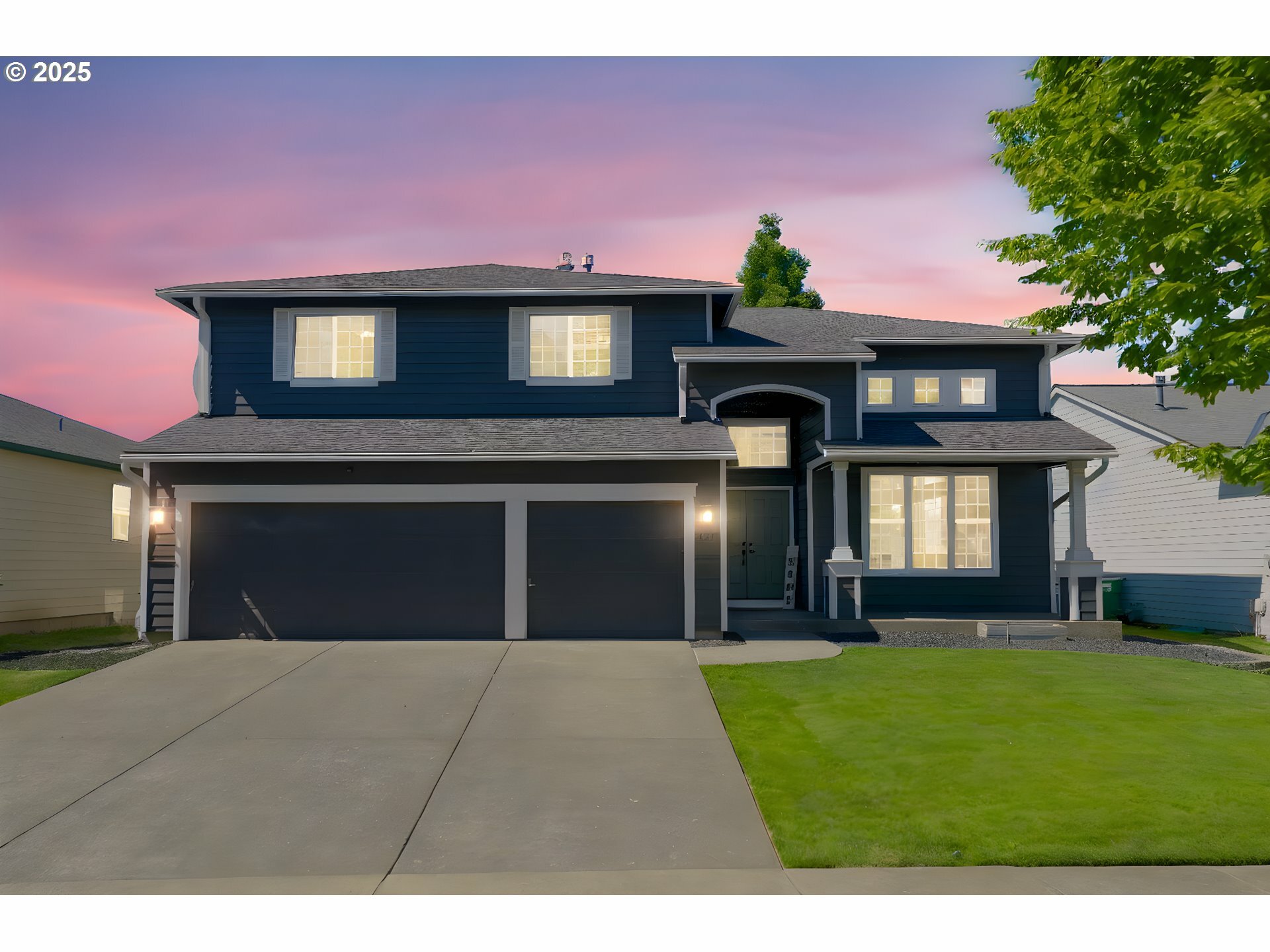 Property Photo:  467 Ironwood Ter  OR 97071 