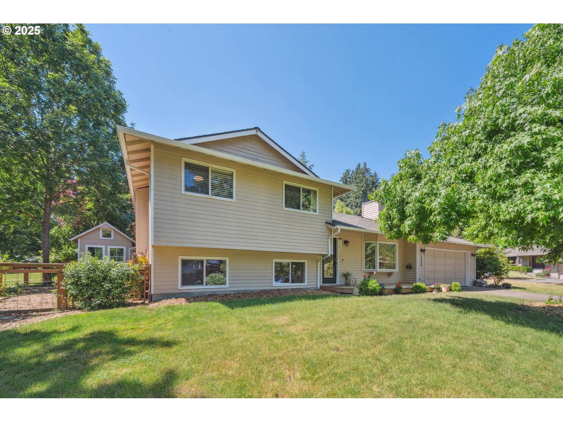 Property Photo: 14990 SW Carolwood Dr OR 97007