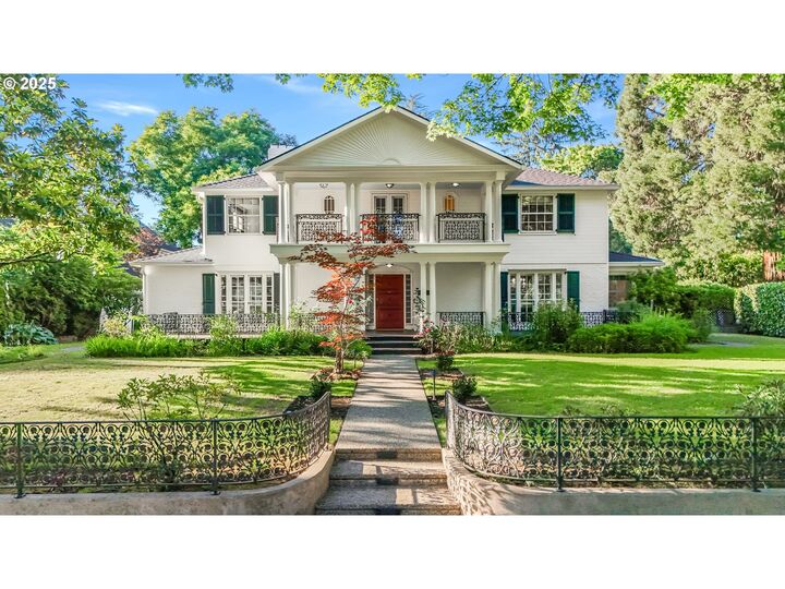 Property Photo:  629 SE Saint Andrews Dr  OR 97202 