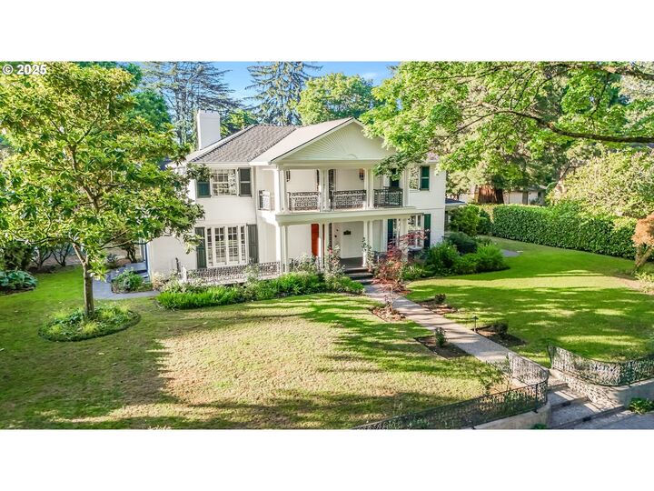 Property Photo: 629 SE Saint Andrews Dr OR 97202