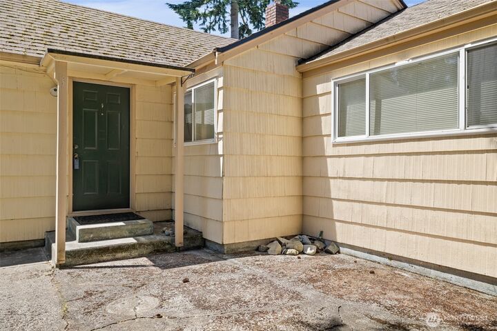 Property Photo:  2004 N 143rd Street  WA 98133 