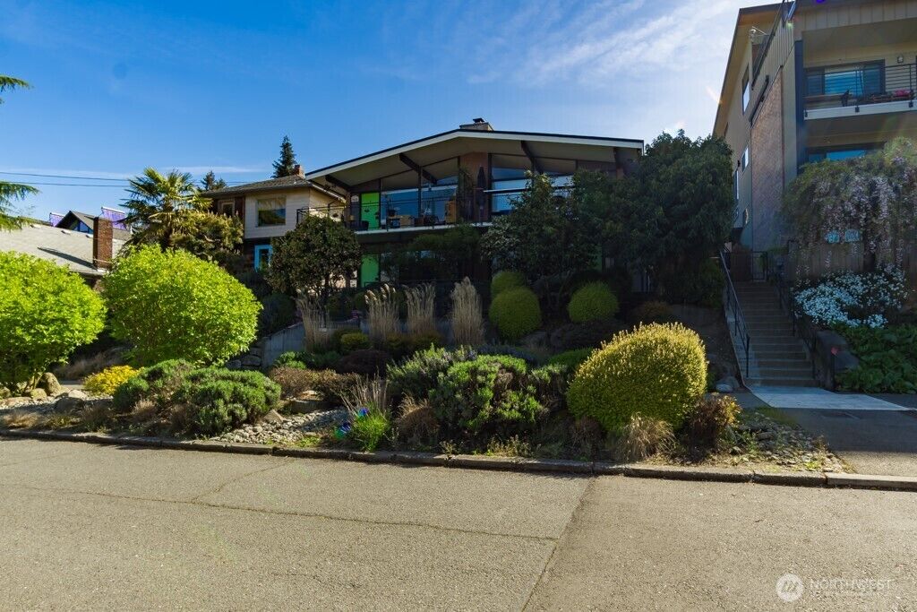 Property Photo:  2336  Minor Avenue E 2  WA 98102 