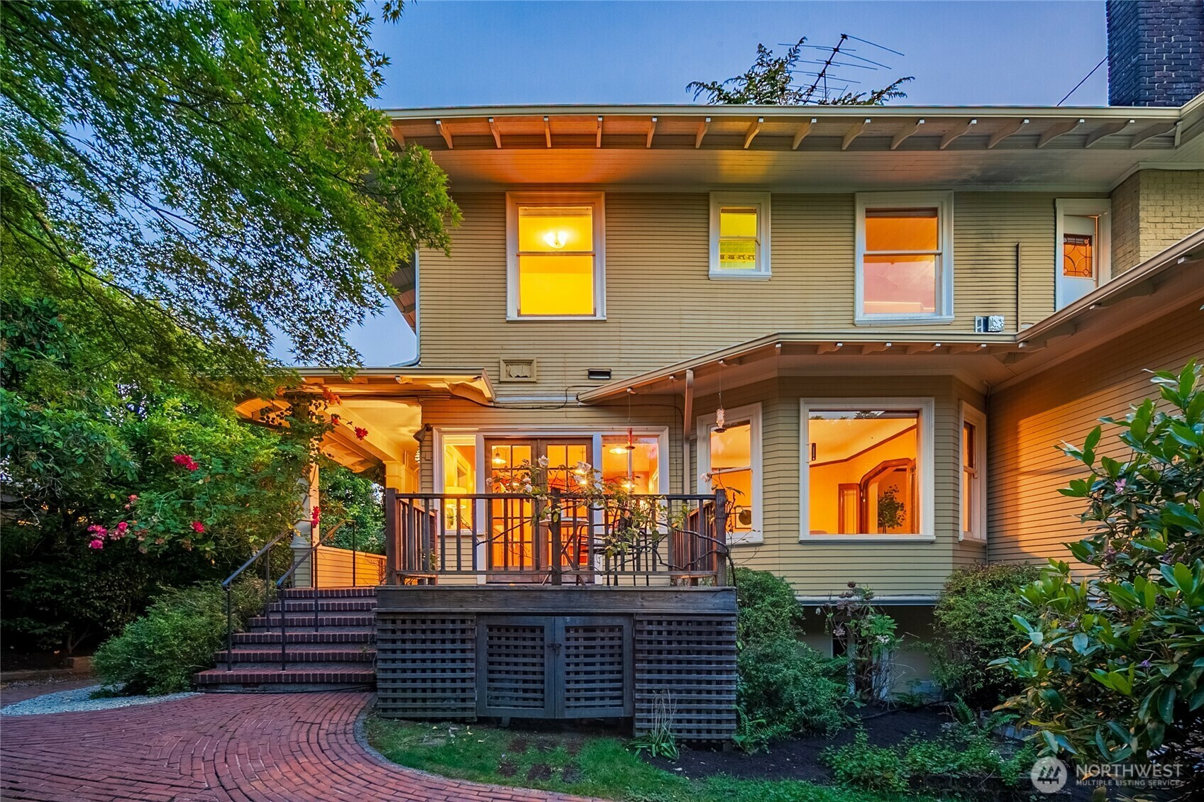 Property Photo:  1303 E Lynn Street  WA 98102 