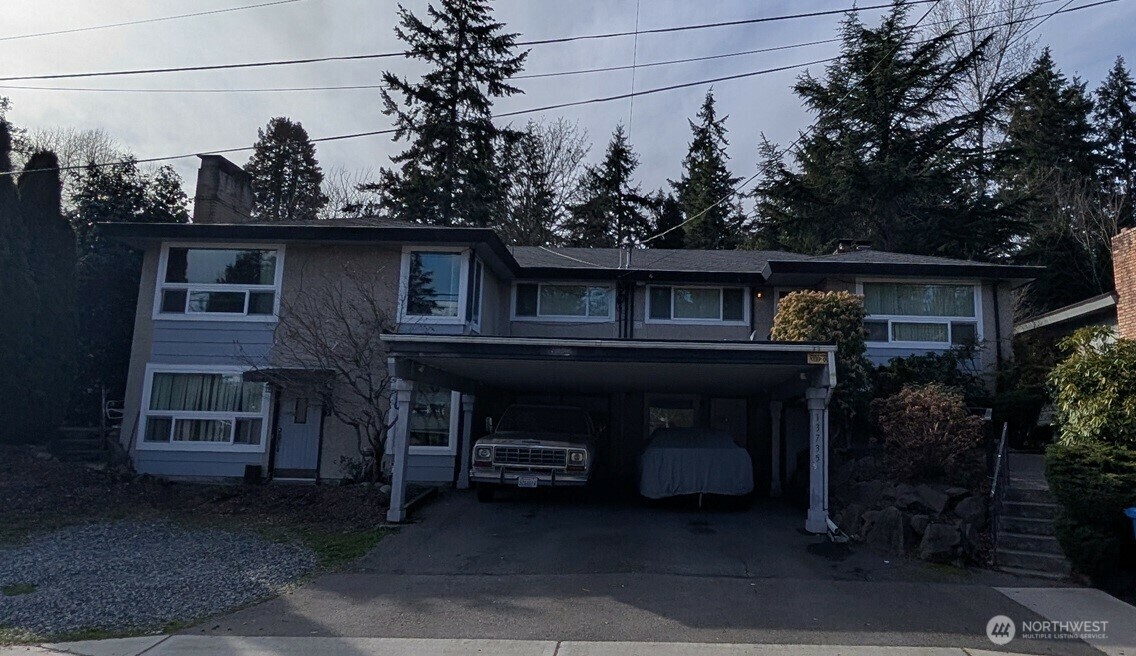 13731  Greenwood Avenue N  Seattle WA 98133 photo