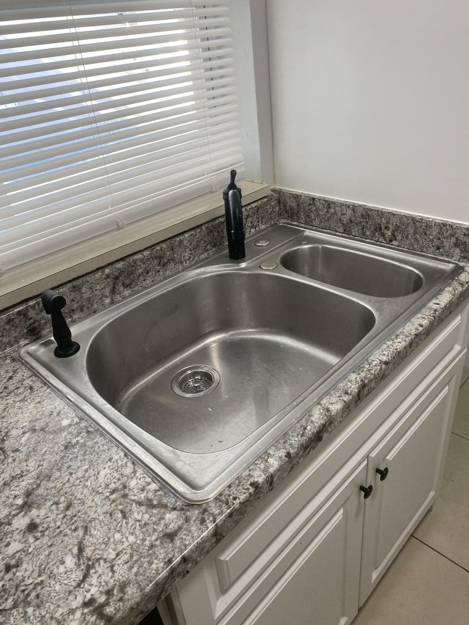 Property Photo: 205 SE 21st Avenue FL 33435