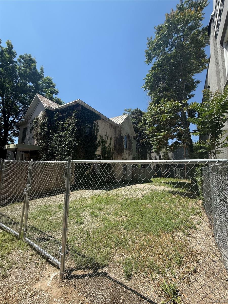 Property Photo: 1901 N Emerson Street CO 80218