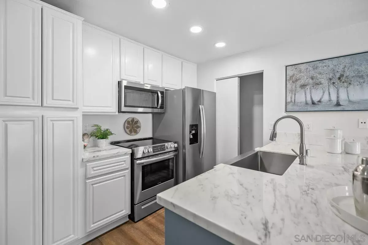 Property Photo: 21981 Rimhurst Dr. L CA 92630