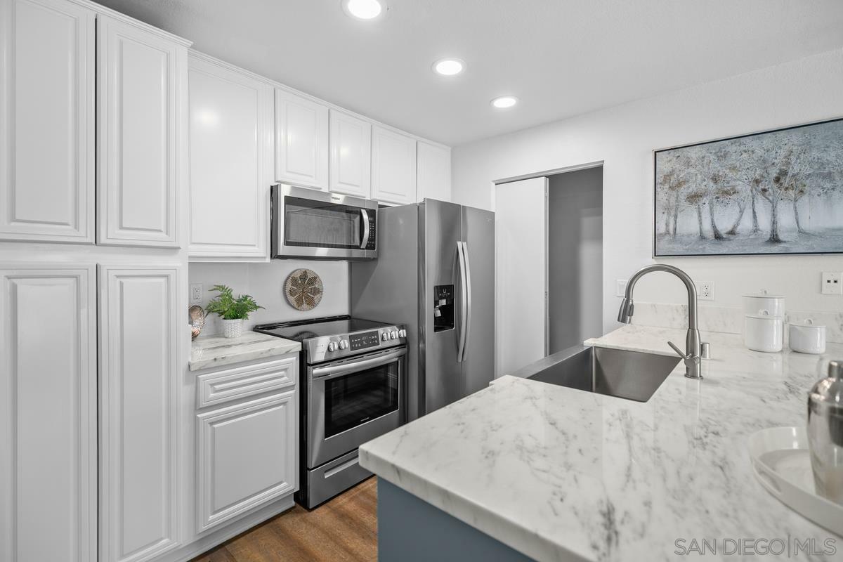 Property Photo: 21981 Rimhurst Dr. L CA 92630
