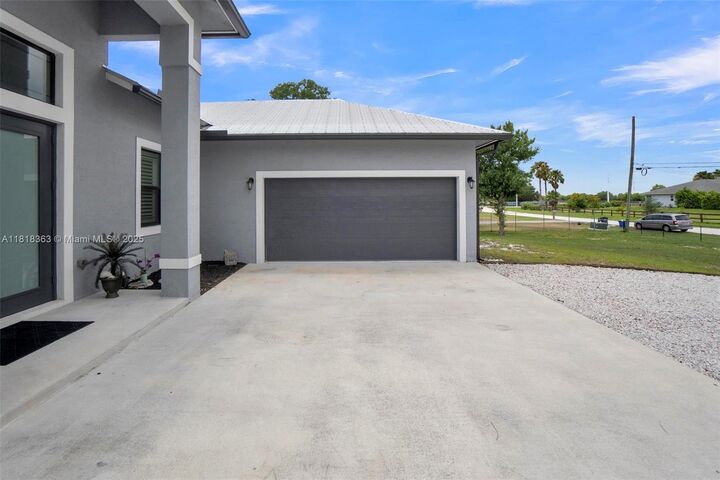 Property Photo:  17924 N 68th St N  FL 33470 