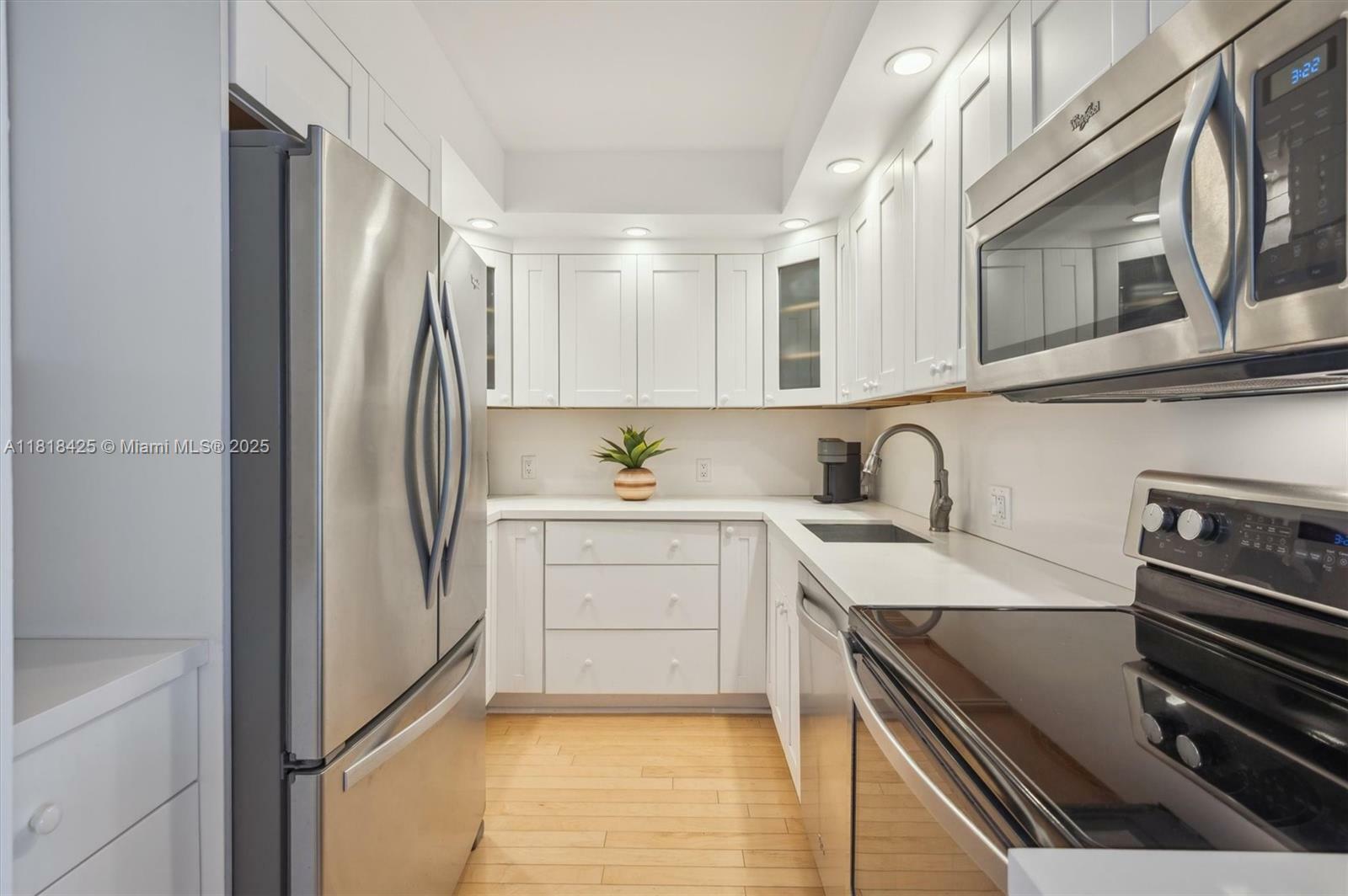 Property Photo: 20301 W Country Club Dr 1828 FL 33180