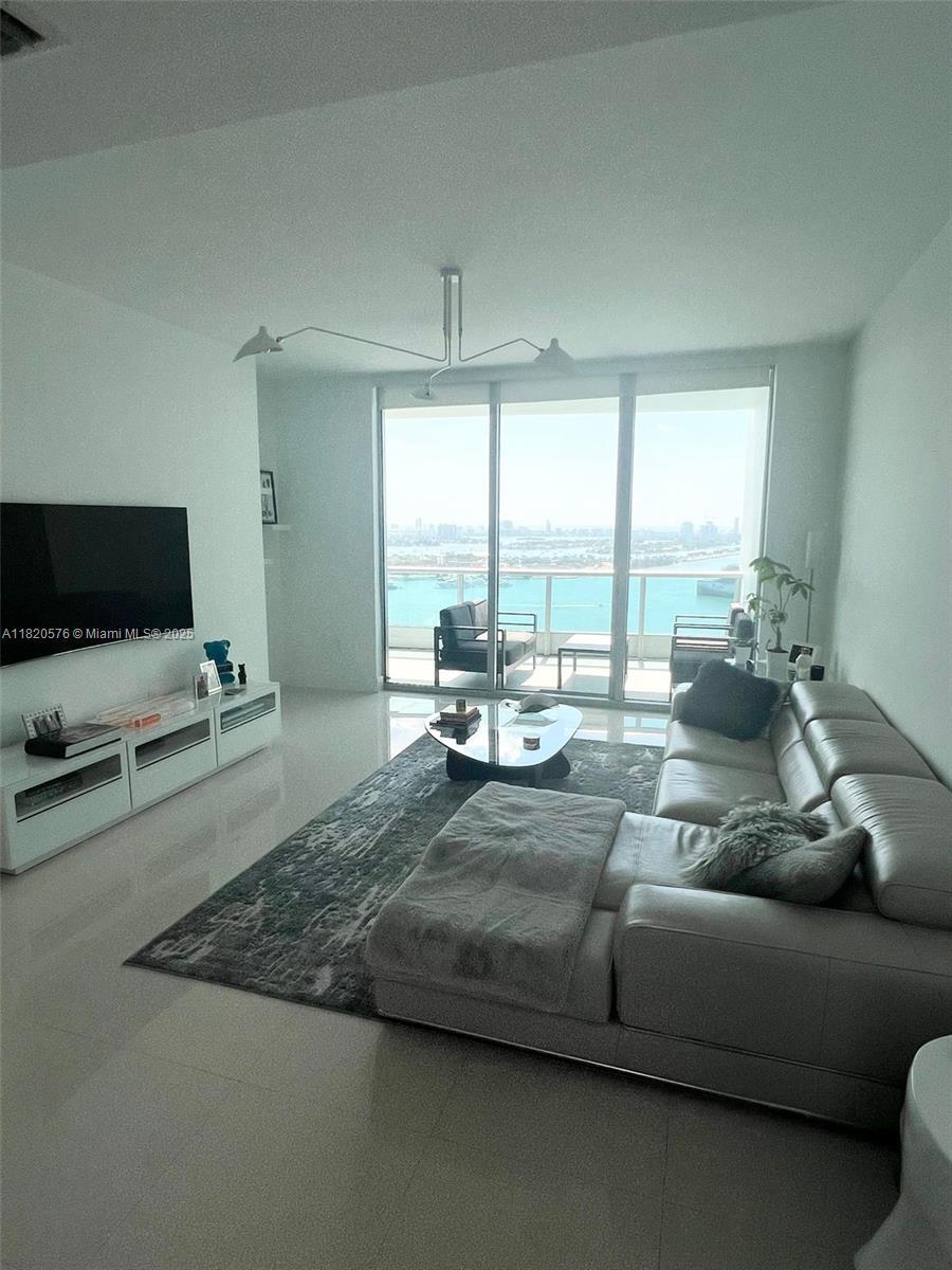 Property Photo: 900 Biscayne Blvd 3309 FL 33132