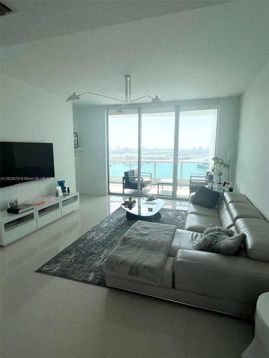 Property Photo: 900 Biscayne Blvd 3309 FL 33132