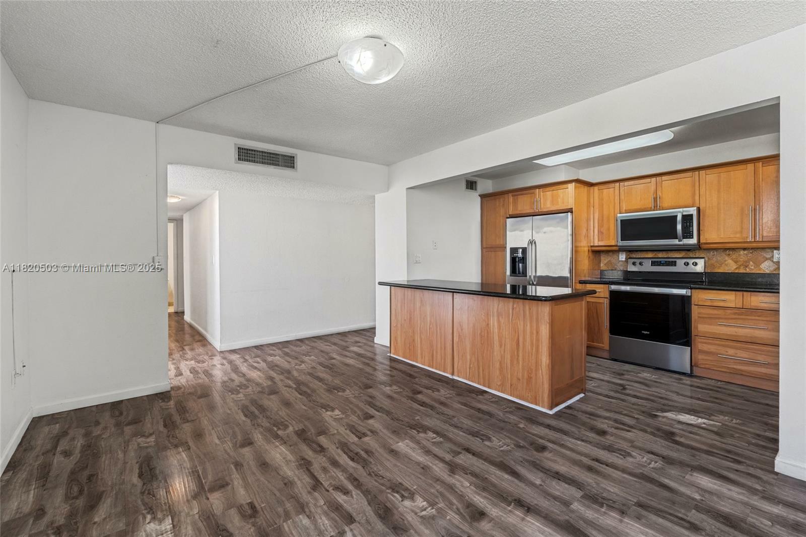 Property Photo: 20291 NE 30th Ave Ph20 FL 33180