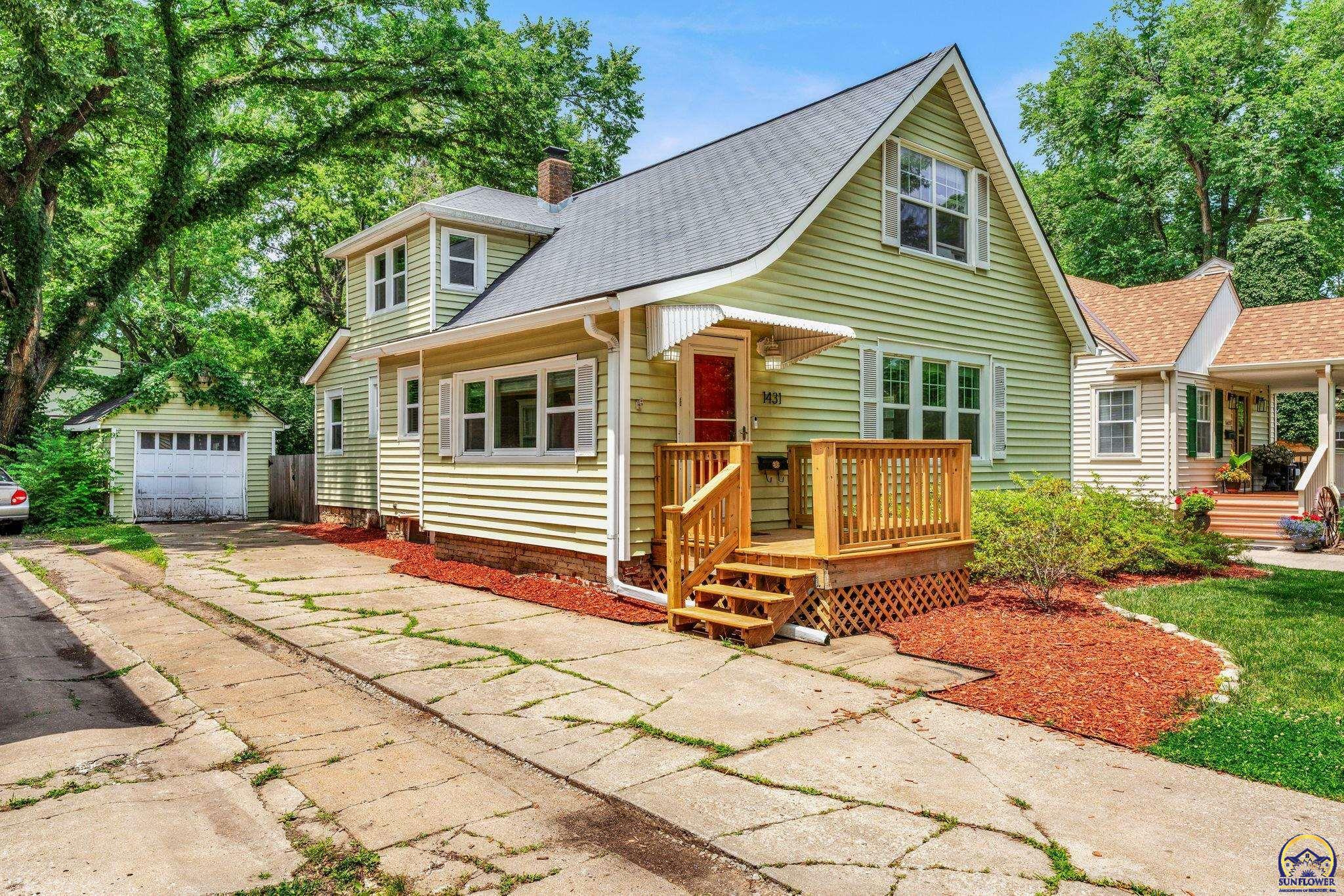 Property Photo: 1431 SW Collins Ave KS 66604