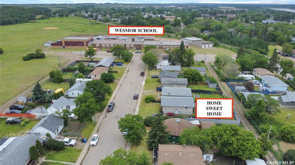 Property Photo: 1324 18th Street W SK S6V 4B9