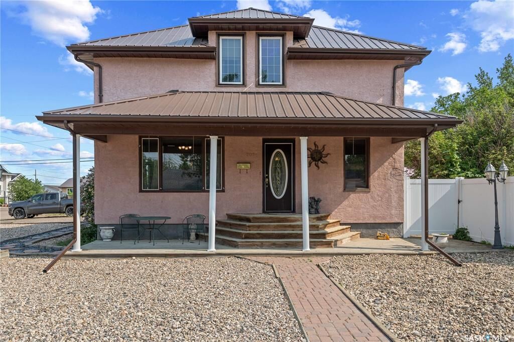 Property Photo: 205 5th Avenue E SK S0H 1X0