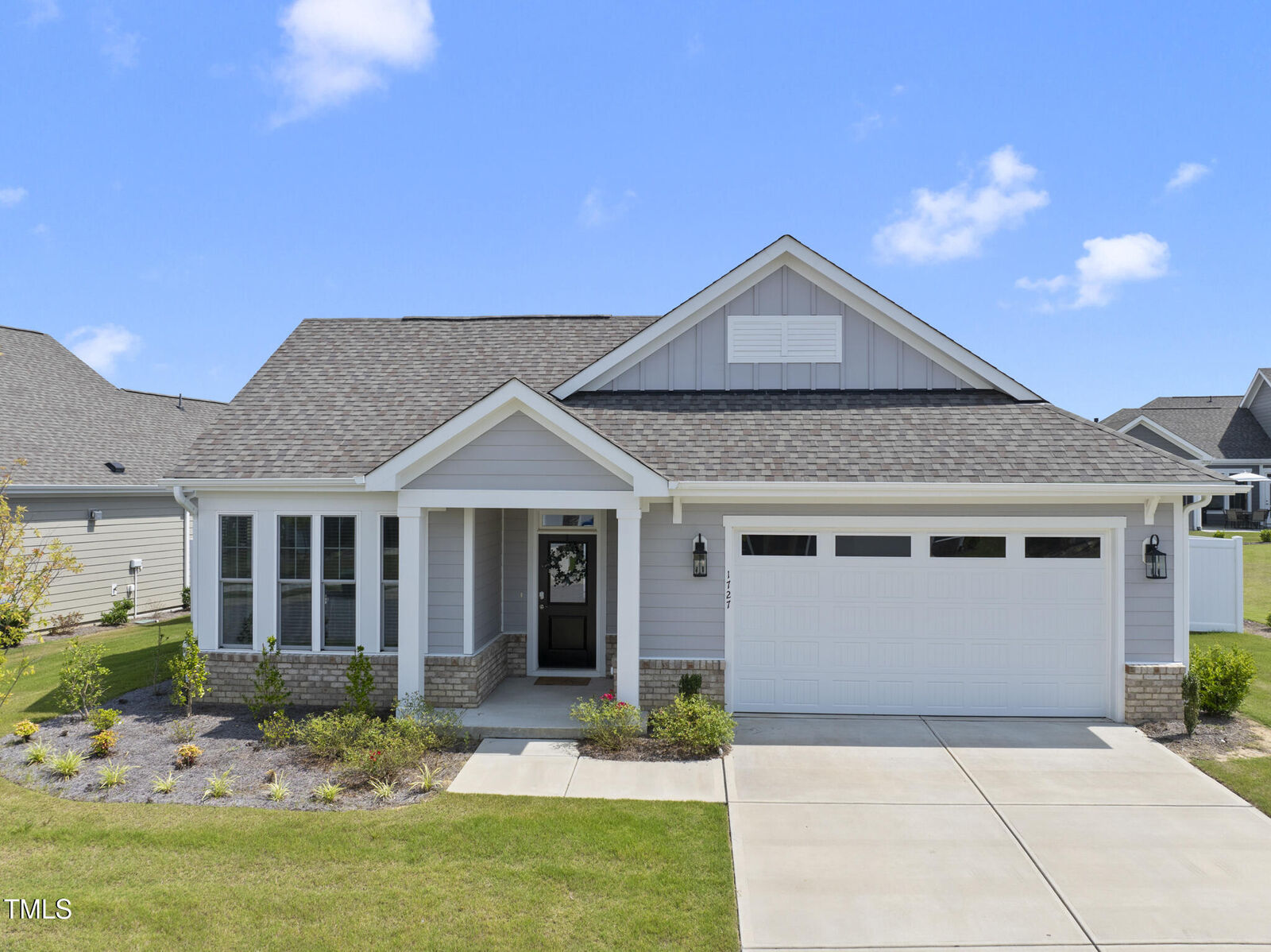 Property Photo: 1727 Pinecliff Court NC 27526
