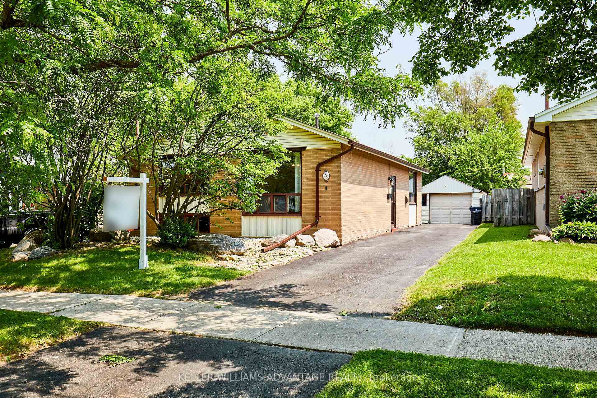 25 Farmbrook Road  Toronto ON M1J 2S3 photo