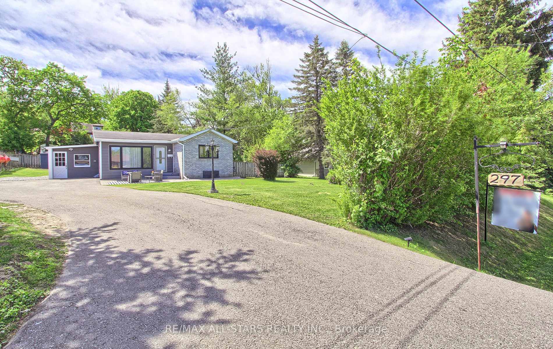 Property Photo: 297 Walter Drive ON L4P 3A8