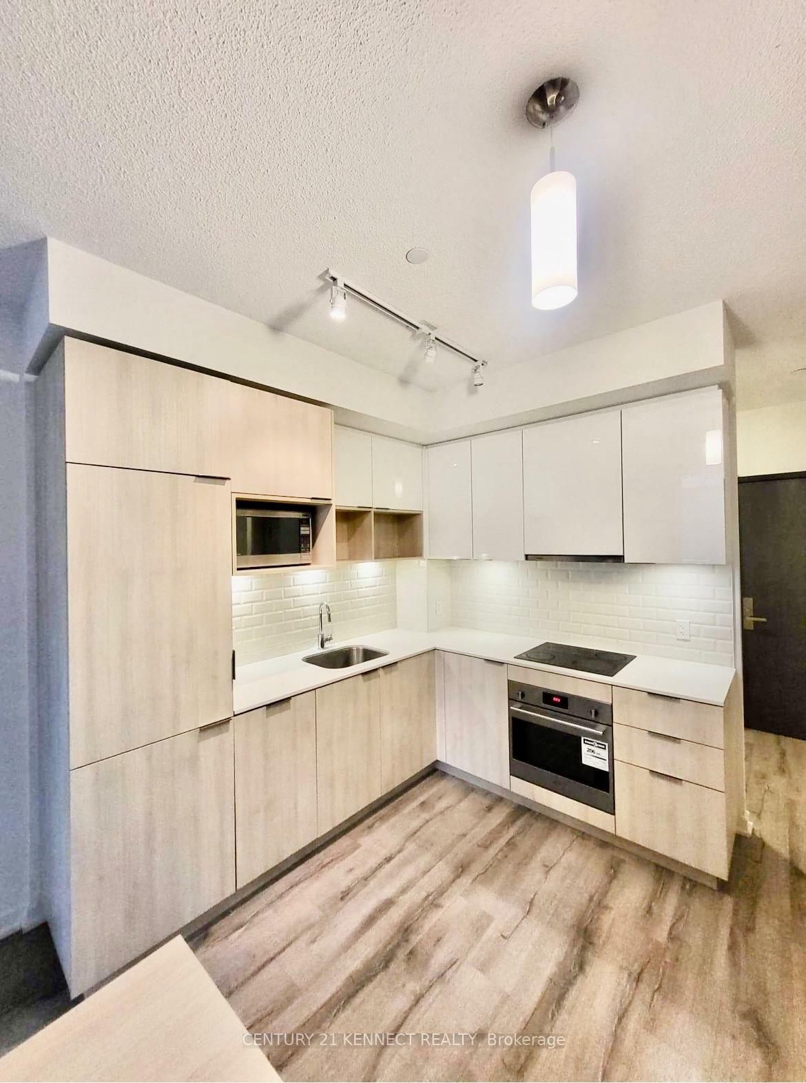 Property Photo: 52 Forest Manor Road 613 ON M2J 0E2