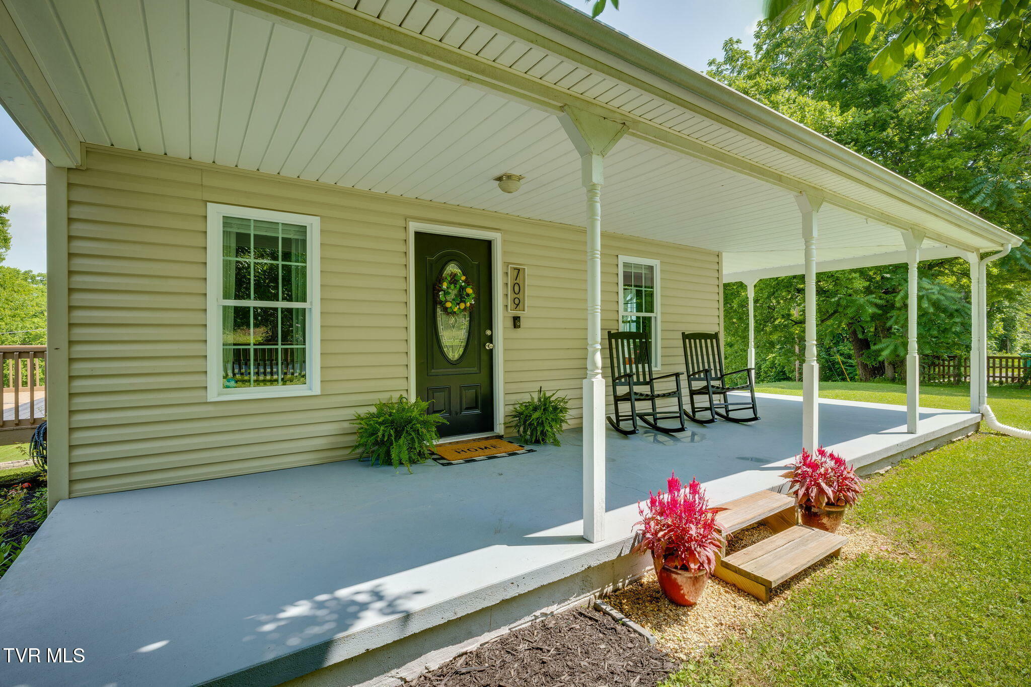 Property Photo: 709 Rock City Road TN 37664