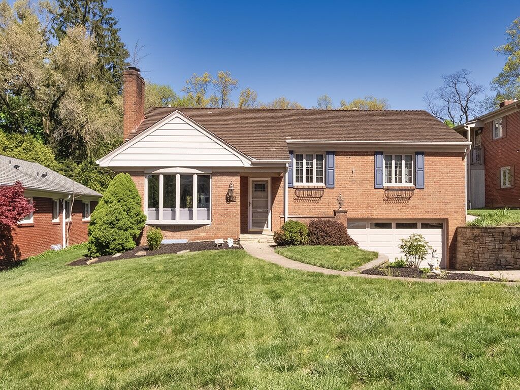 Property Photo:  286 Twin Hills Dr  PA 15216 