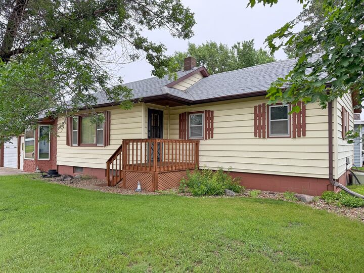 Property Photo:  1302 SW 8th Ave  SD 57401 