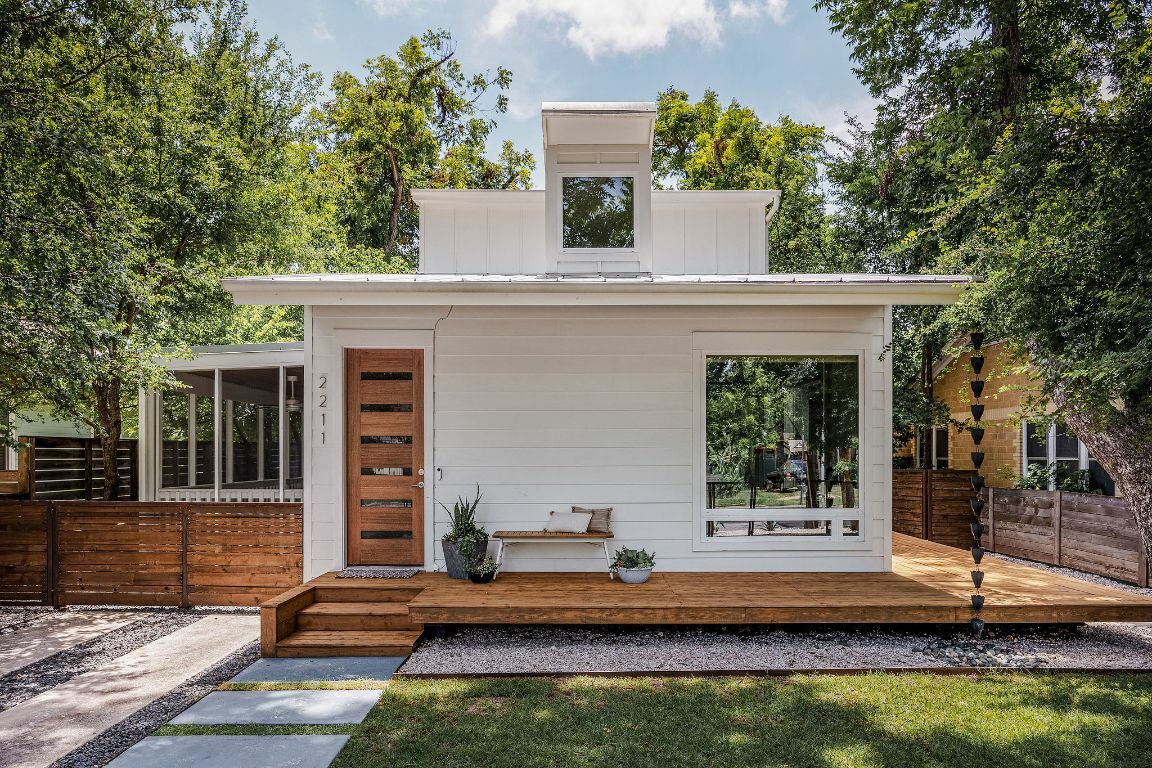 2211 Canterbury Street  Austin TX 78702 photo