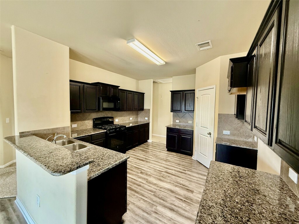 Property Photo: 100 Wilson Court TX 78634
