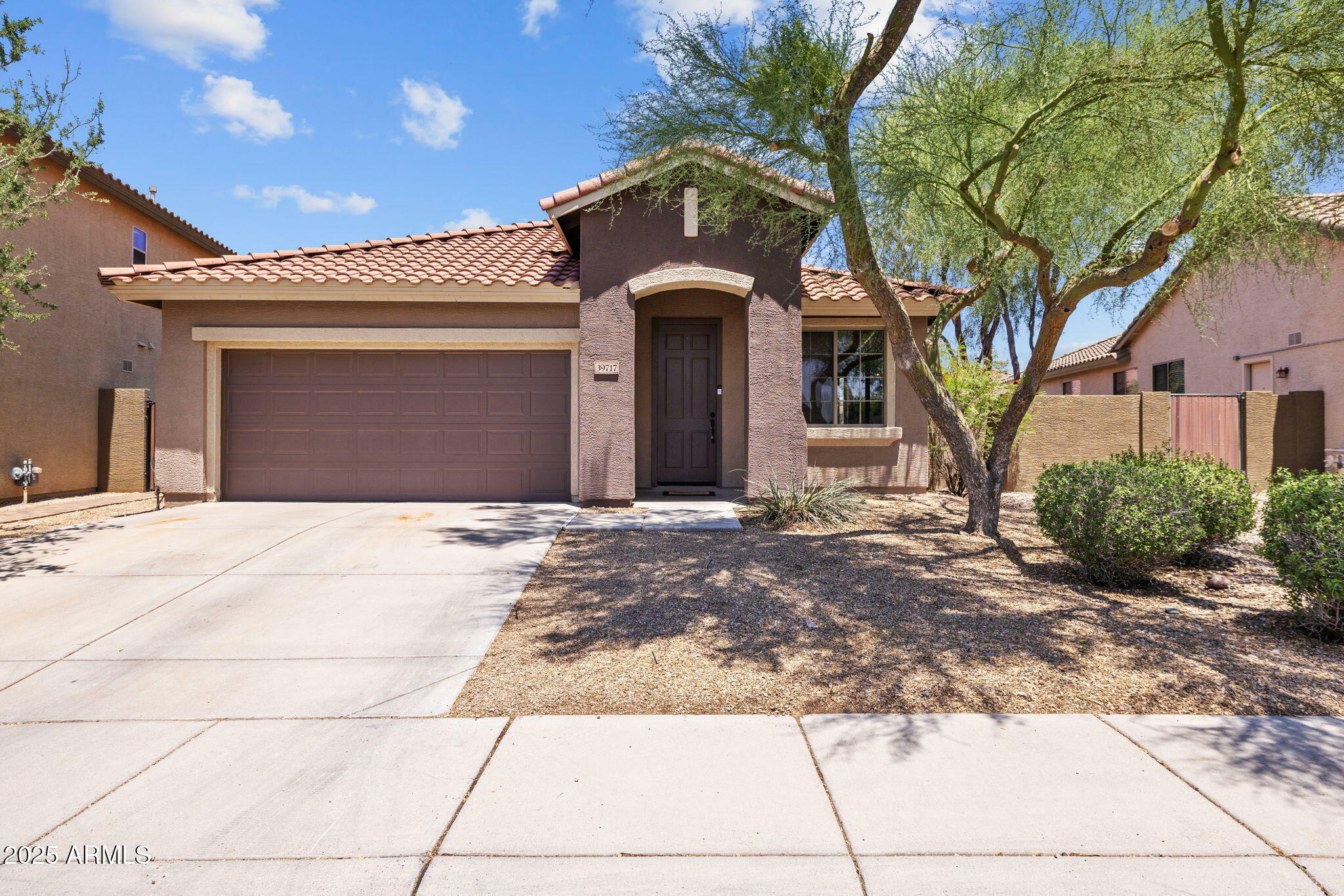 Property Photo: 39717 N Bridlewood Way AZ 85086