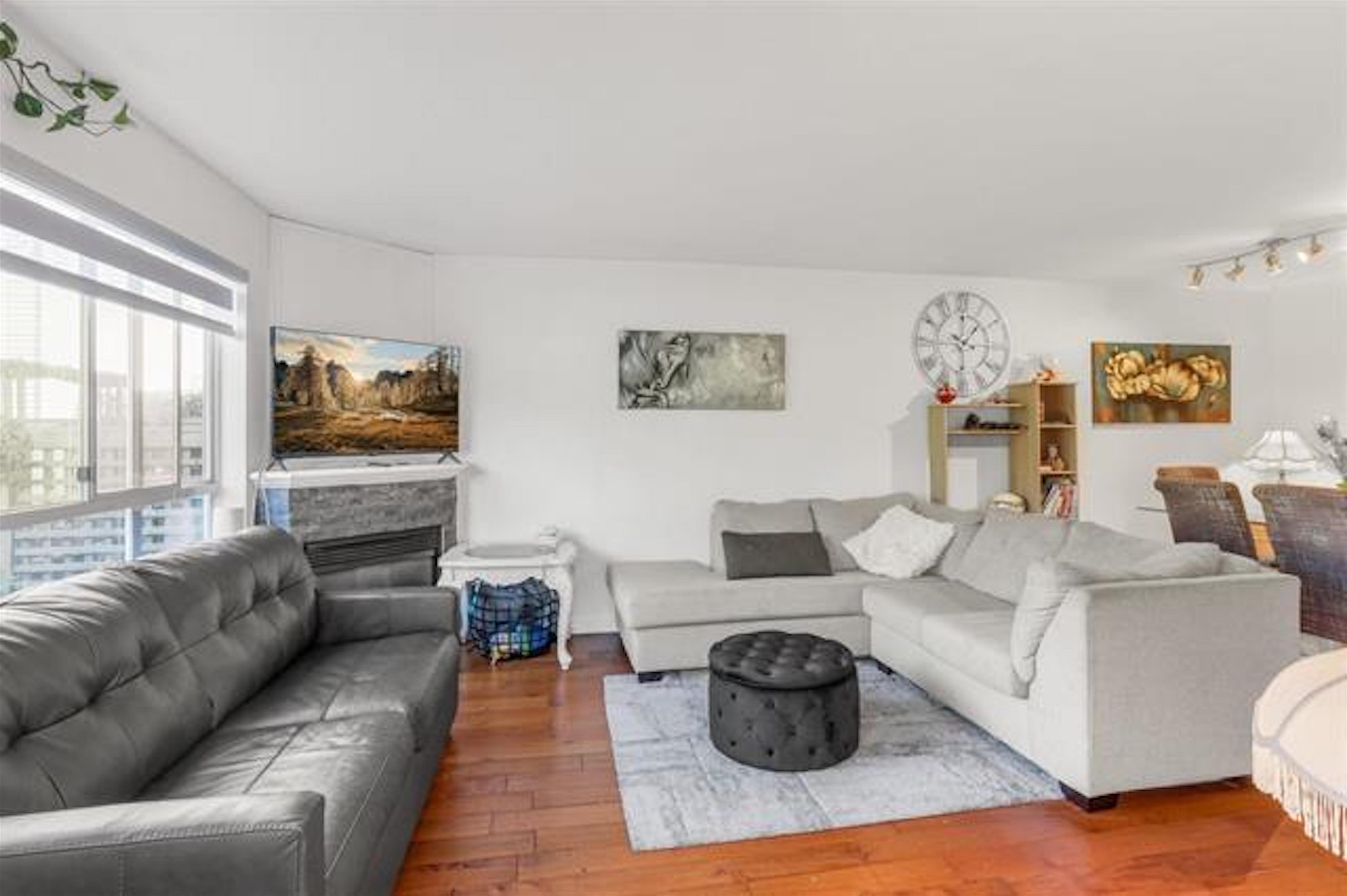 Property Photo: 15991 Thrift Avenue 218 BC V4B 2M9