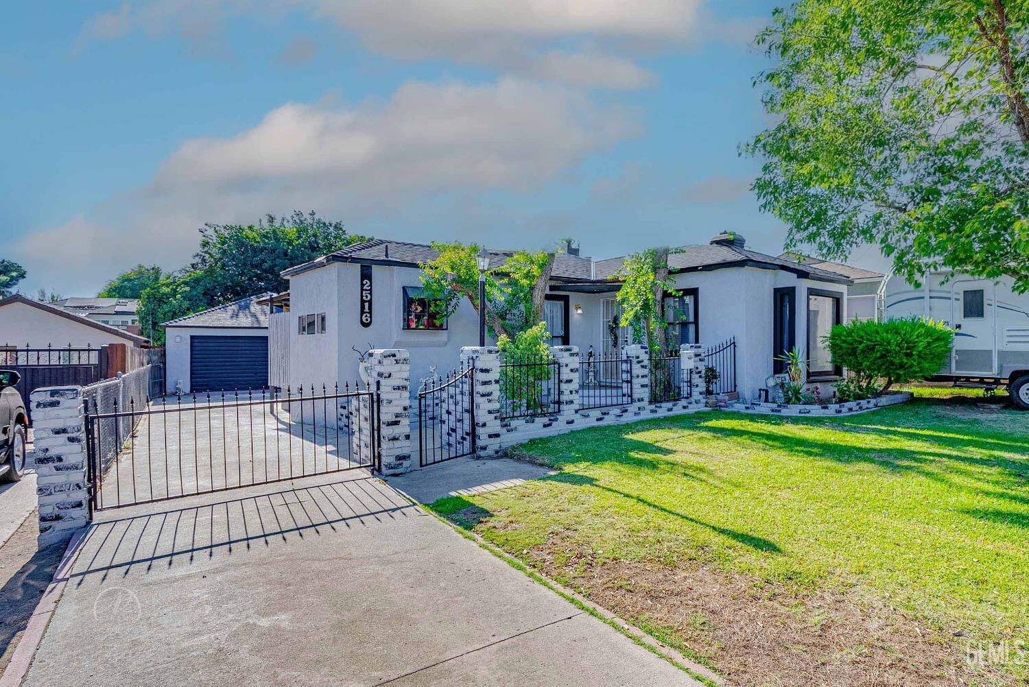 Property Photo:  2516 Loma Linda Drive  CA 93305 