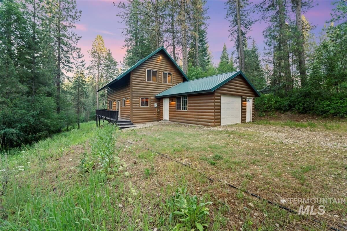 Property Photo:  5 Huckleberry Rd.  ID 83622 