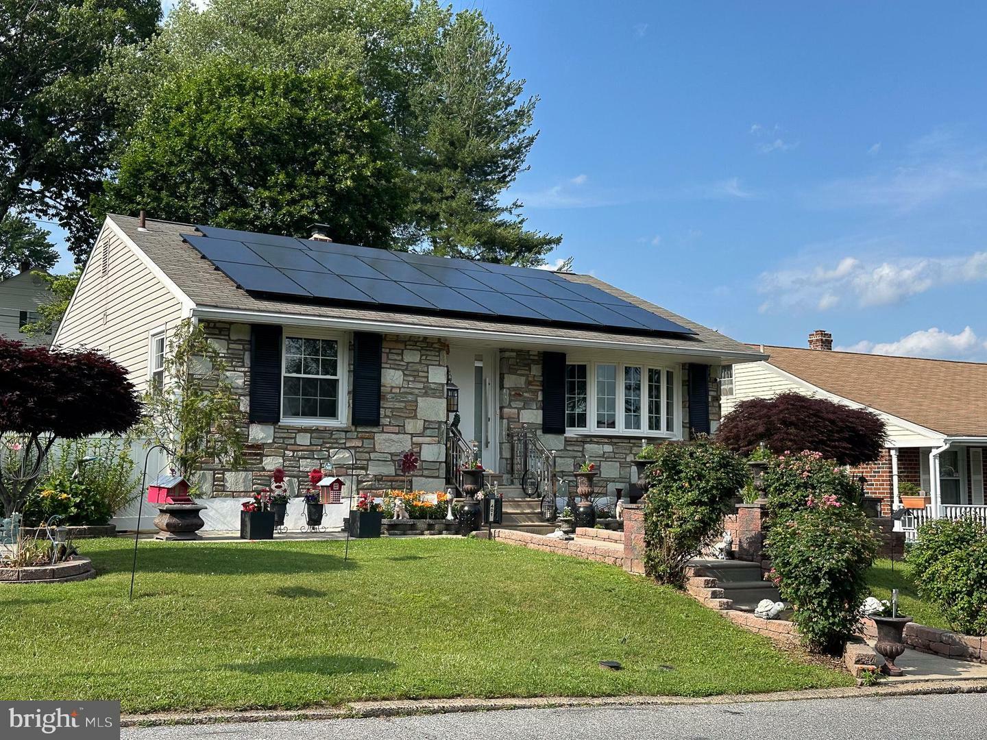 401 Maple Avenue  Philadelphia PA 19116 photo
