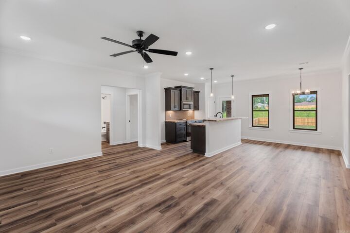 Property Photo: 1001 N Red AR 72150