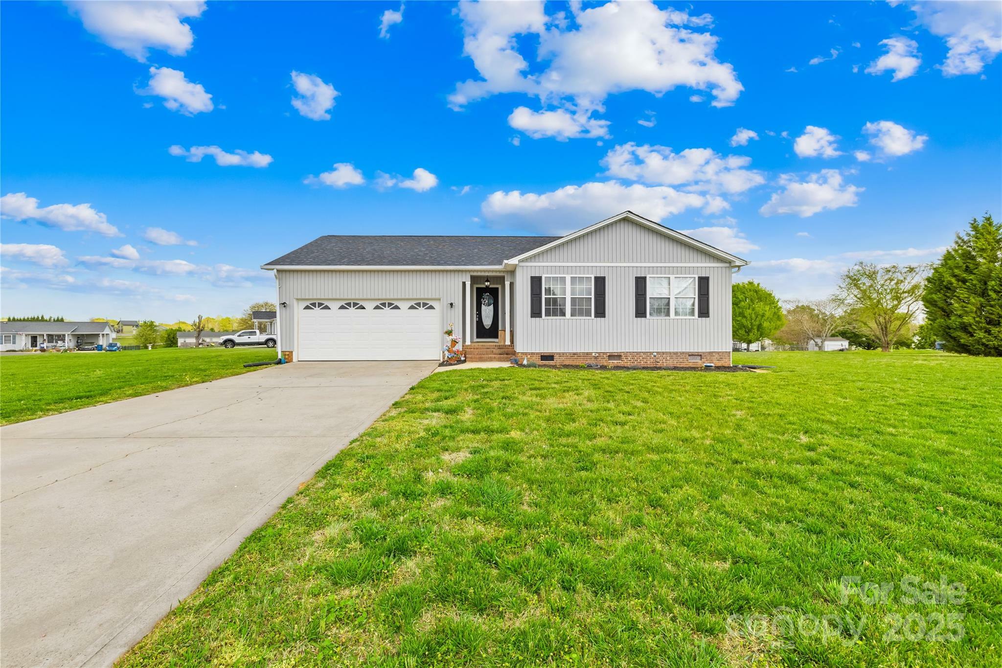 Property Photo: 103 Chambwood Lane NC 28152