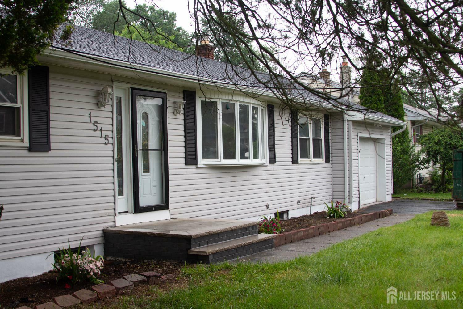 1515 Dogwood Drive  Piscataway NJ 08854 photo