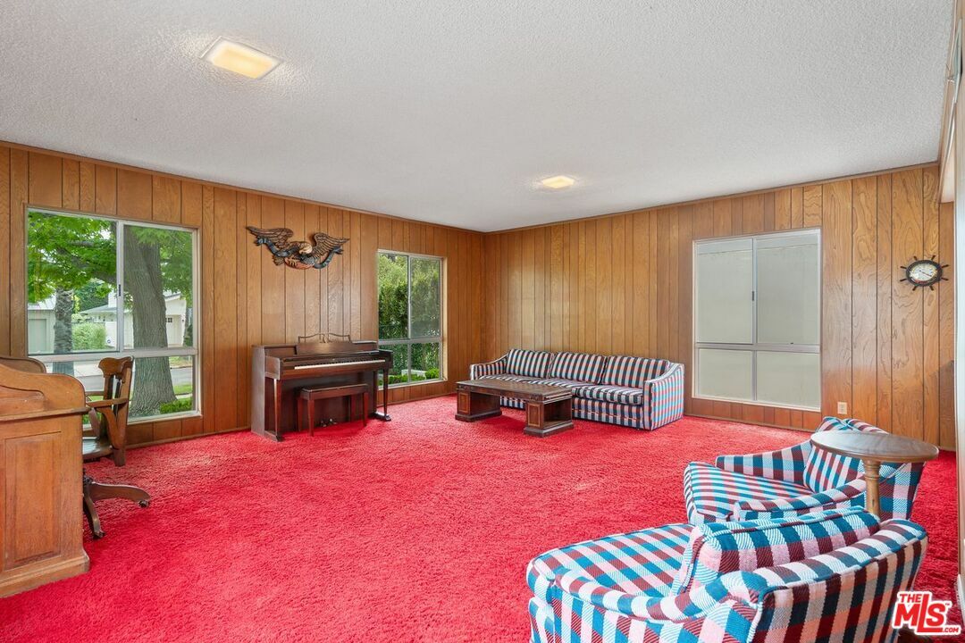 Property Photo: 351 21st St CA 90402
