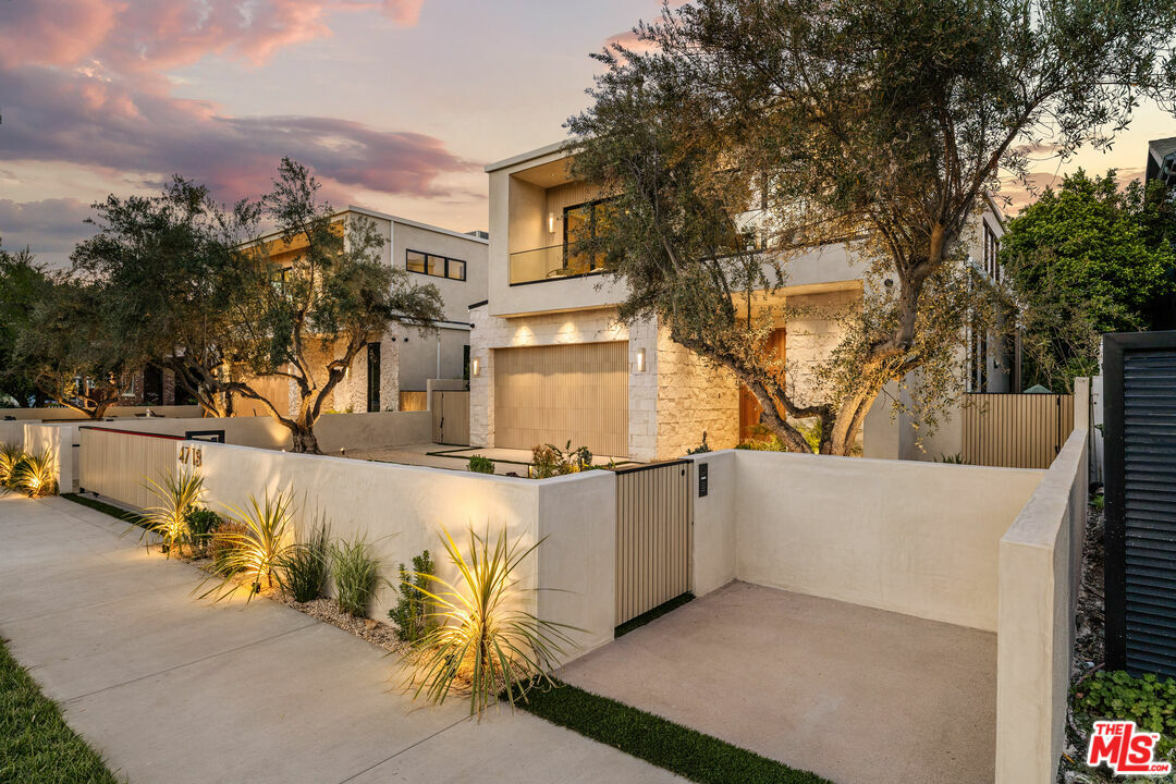 Property Photo: 4718 Lemona Ave CA 91403