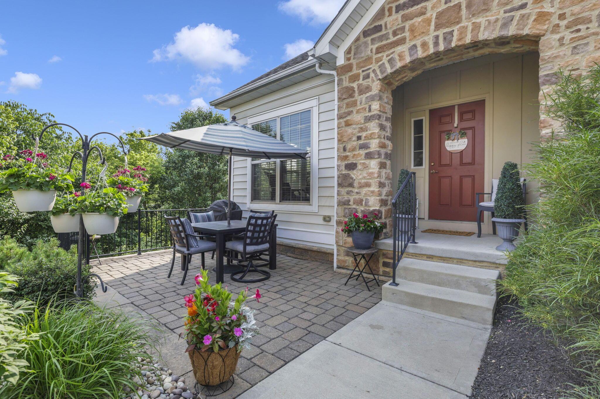 Property Photo: 5685 Slater Ridge OH 43026