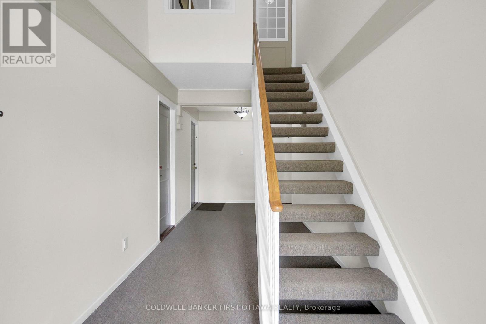 Photo de la propriété: 14A Stonehill Court ON K2M 1E5