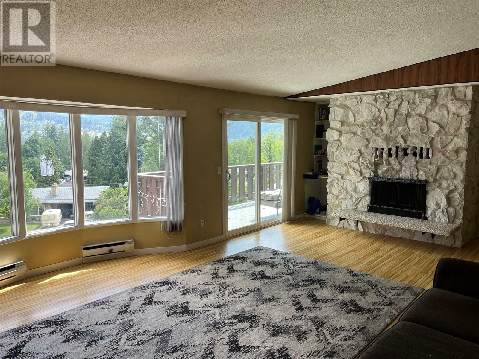 Property Photo: 801 Lynnwood Crescent BC V1N 1E5